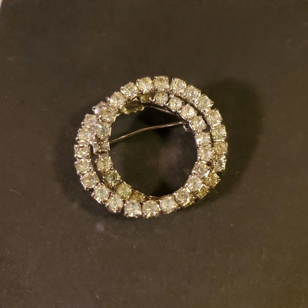 Vintage rhinestone double circle brooch pin